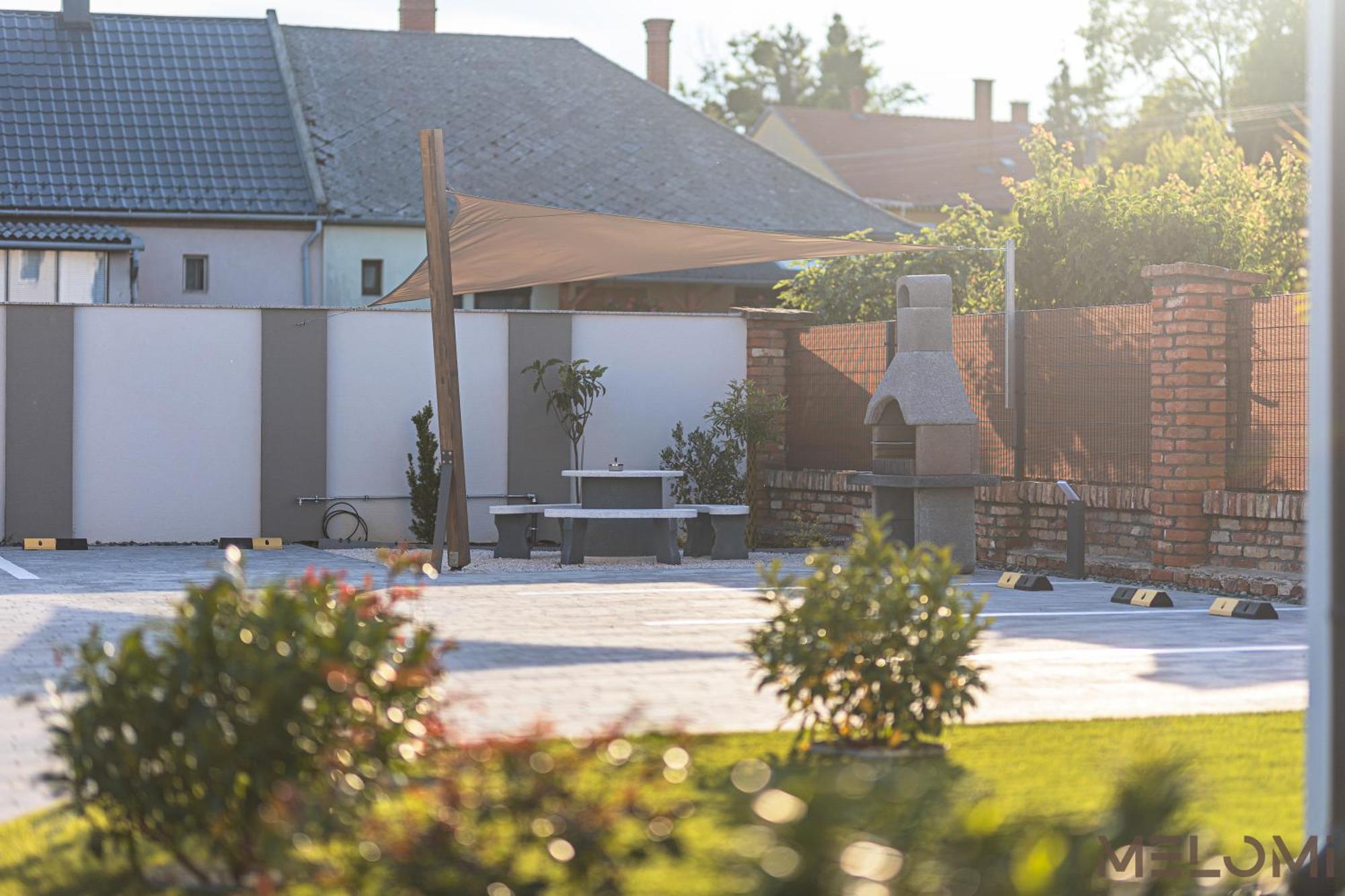 Melomi 1 Apartman Sárvár Esterno foto